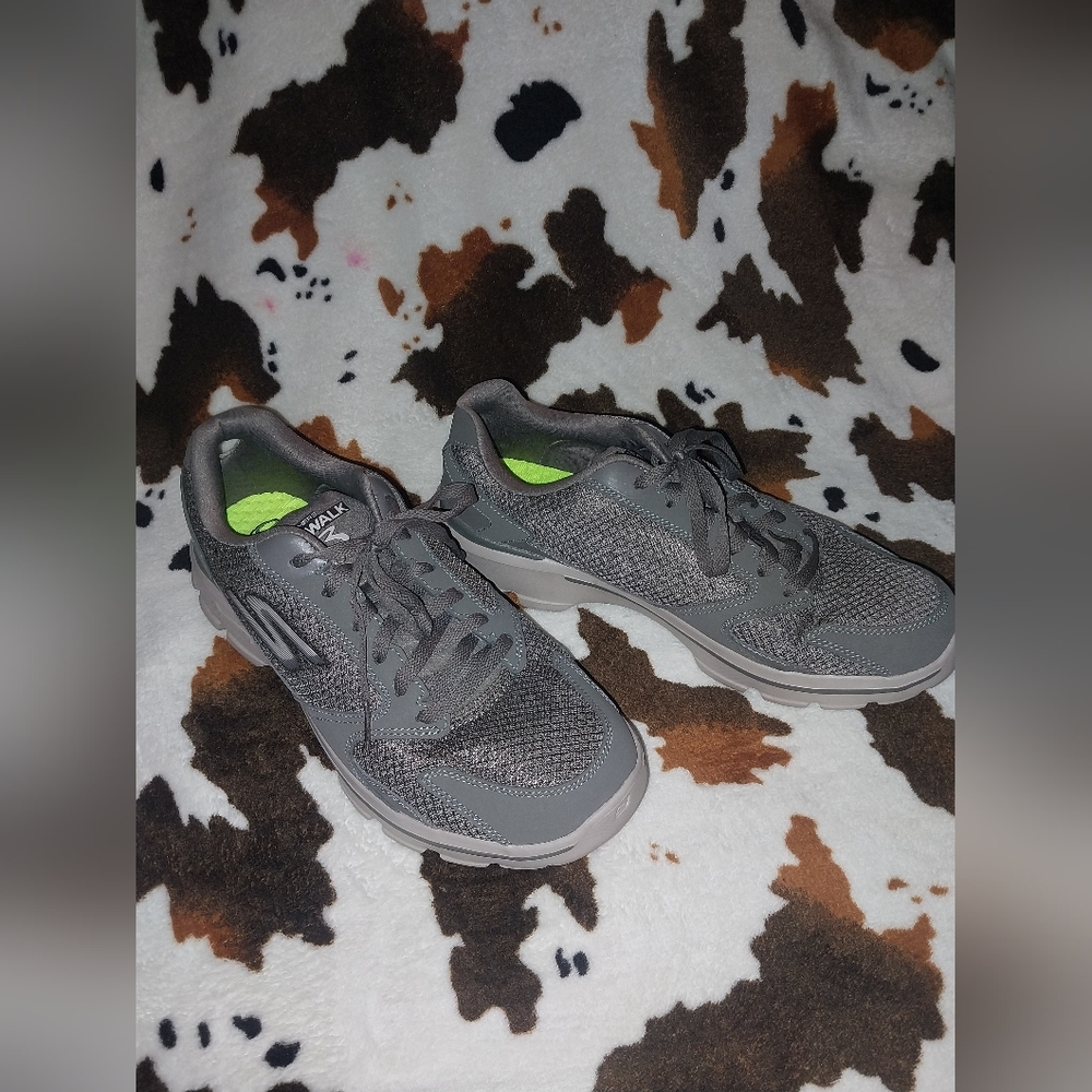 Skechers go walk 3s grey sz 9